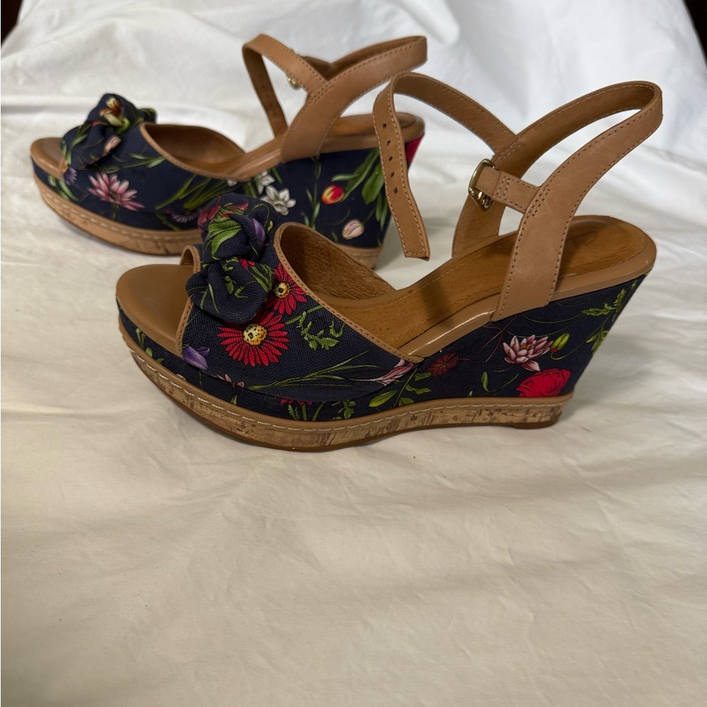 Clark’s Amelia Joyce Navy Marine Sandals Size 7